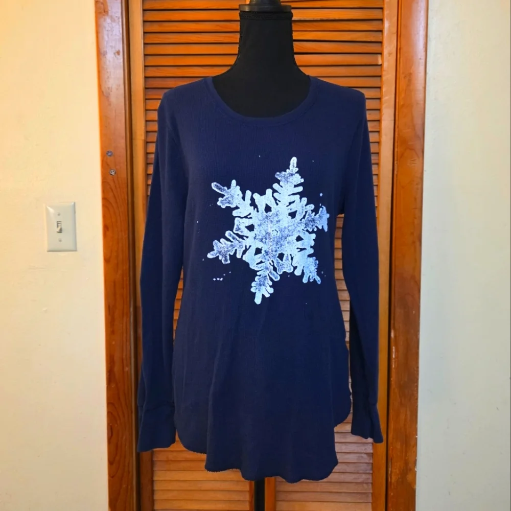 EUC Old Navy Women's Snowflake Graphic Thermal Tee Size XL - Picture 1 of 4